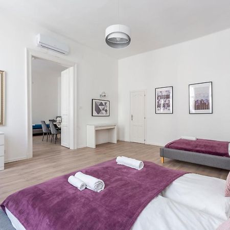 Exclusive Downtown Apartment In The Heart Of บูดาเปสต์ ภายนอก รูปภาพ