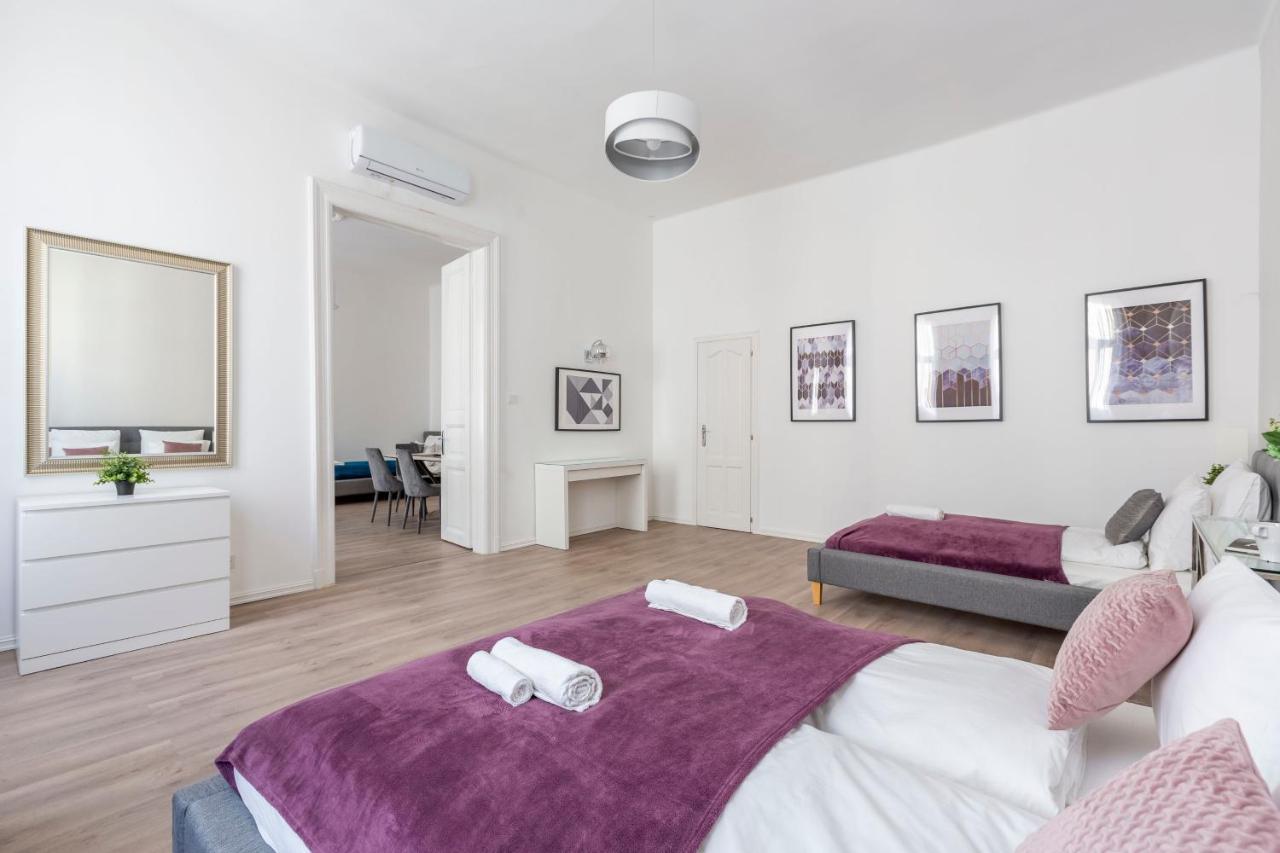 Exclusive Downtown Apartment In The Heart Of บูดาเปสต์ ภายนอก รูปภาพ