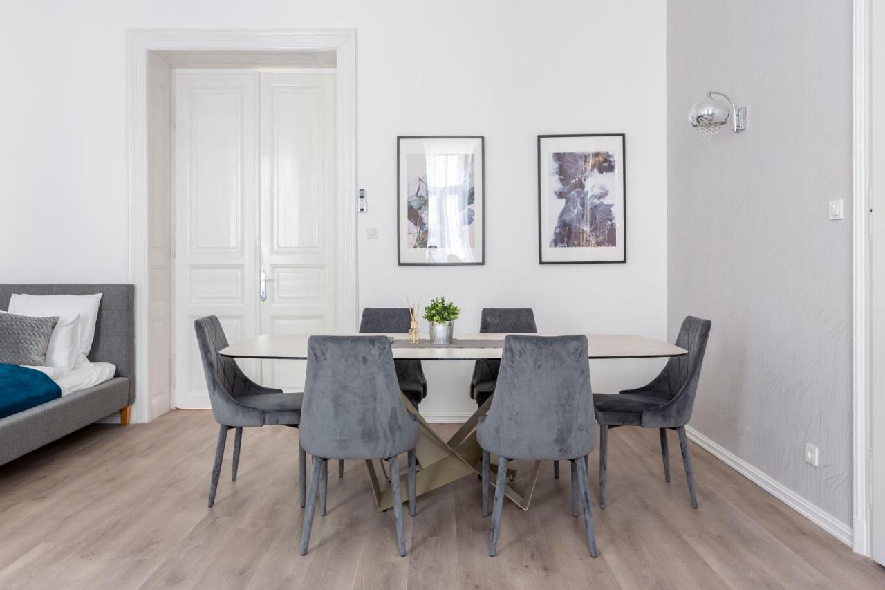 Exclusive Downtown Apartment In The Heart Of บูดาเปสต์ ภายนอก รูปภาพ