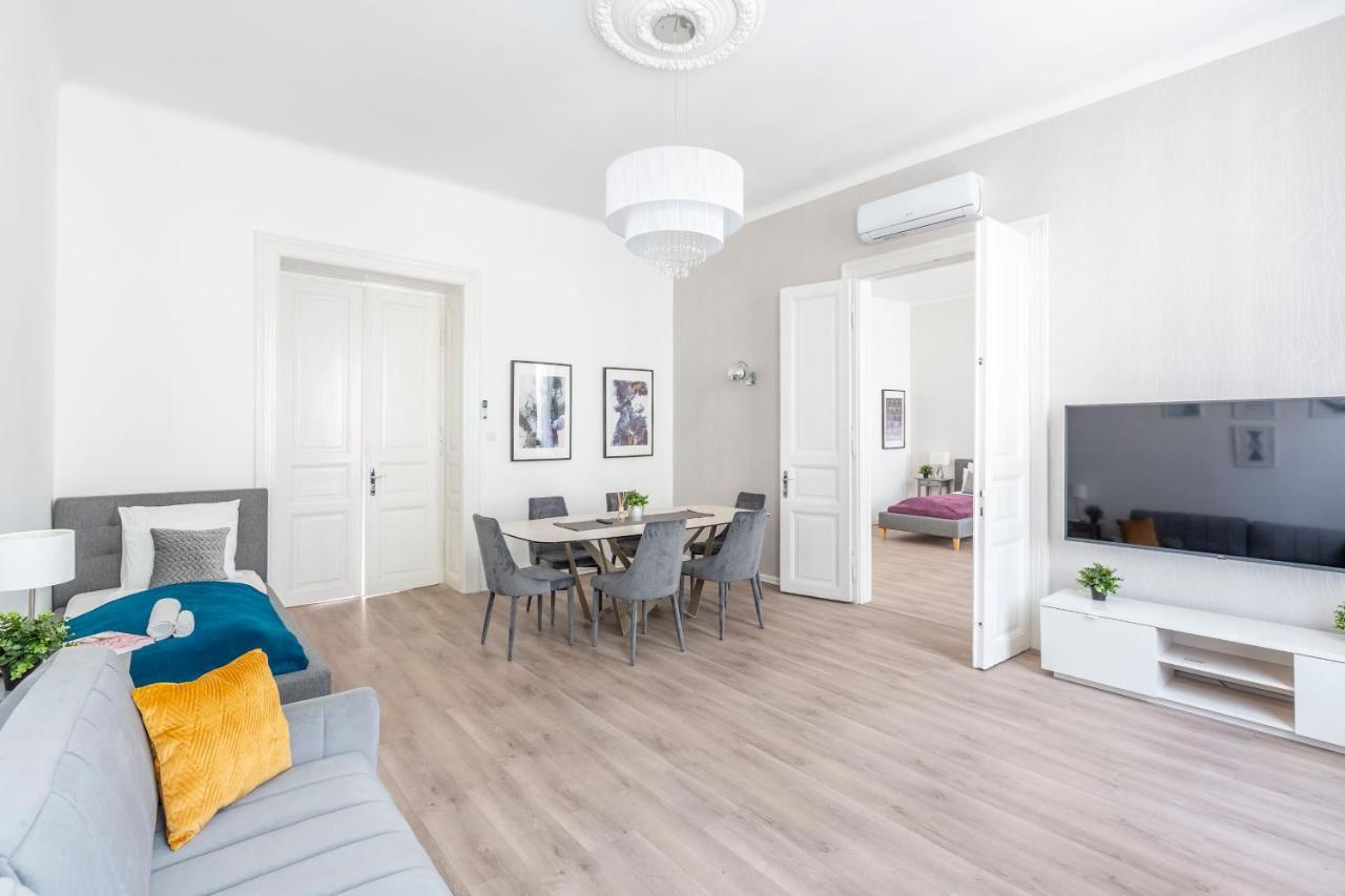 Exclusive Downtown Apartment In The Heart Of บูดาเปสต์ ภายนอก รูปภาพ