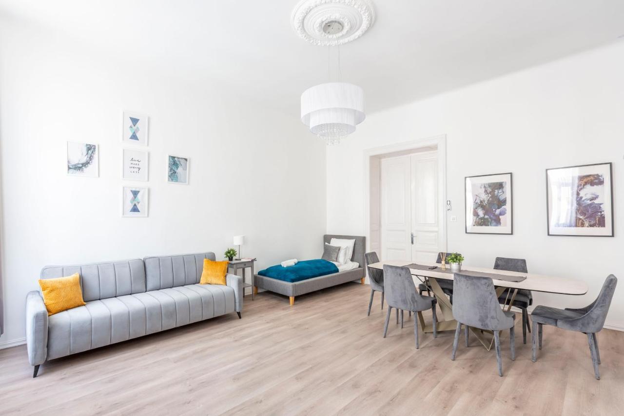 Exclusive Downtown Apartment In The Heart Of บูดาเปสต์ ภายนอก รูปภาพ