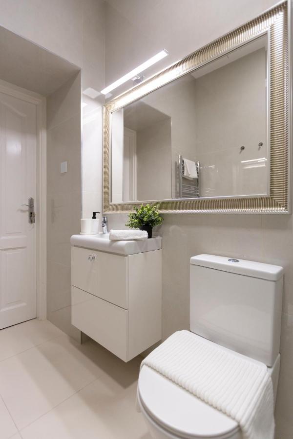 Exclusive Downtown Apartment In The Heart Of บูดาเปสต์ ภายนอก รูปภาพ